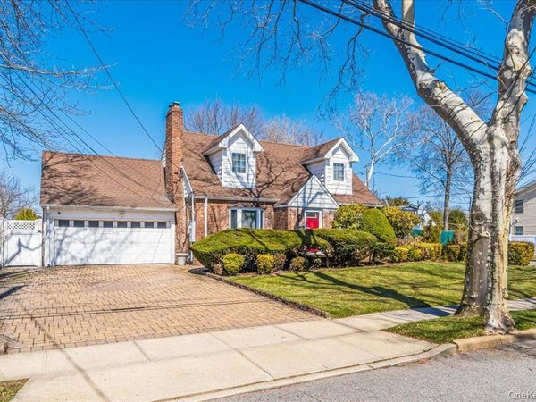 727 Henry Street, Uniondale, NY 11553