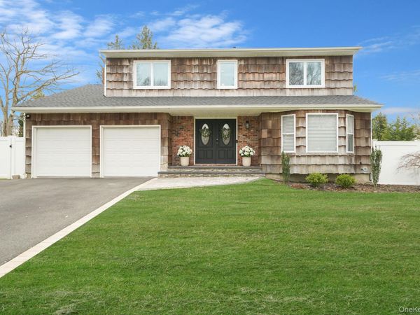 6 Crusader Lane, Nesconset, NY 11767