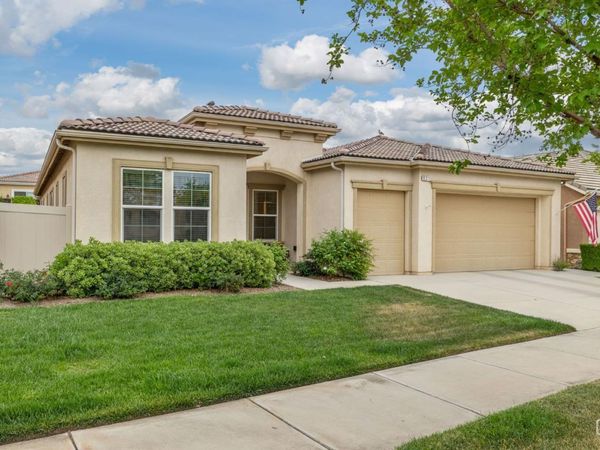 6211 Shelburne Drive, Bakersfield, CA 93306