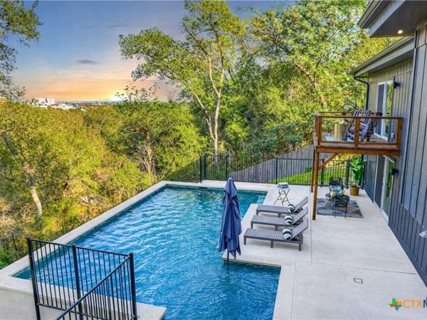 810 N Loop Street , San Marcos, TX 78666