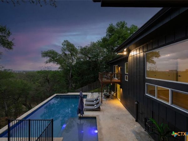 810 N Loop Street , San Marcos, TX 78666