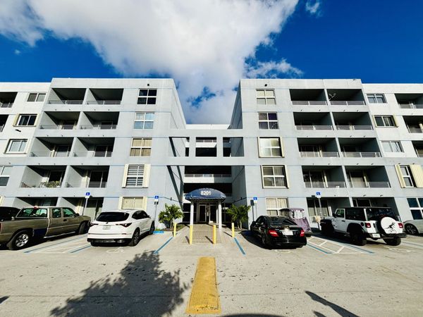 8201 NW 8th Street, Unit 1-509, Miami, FL 33126