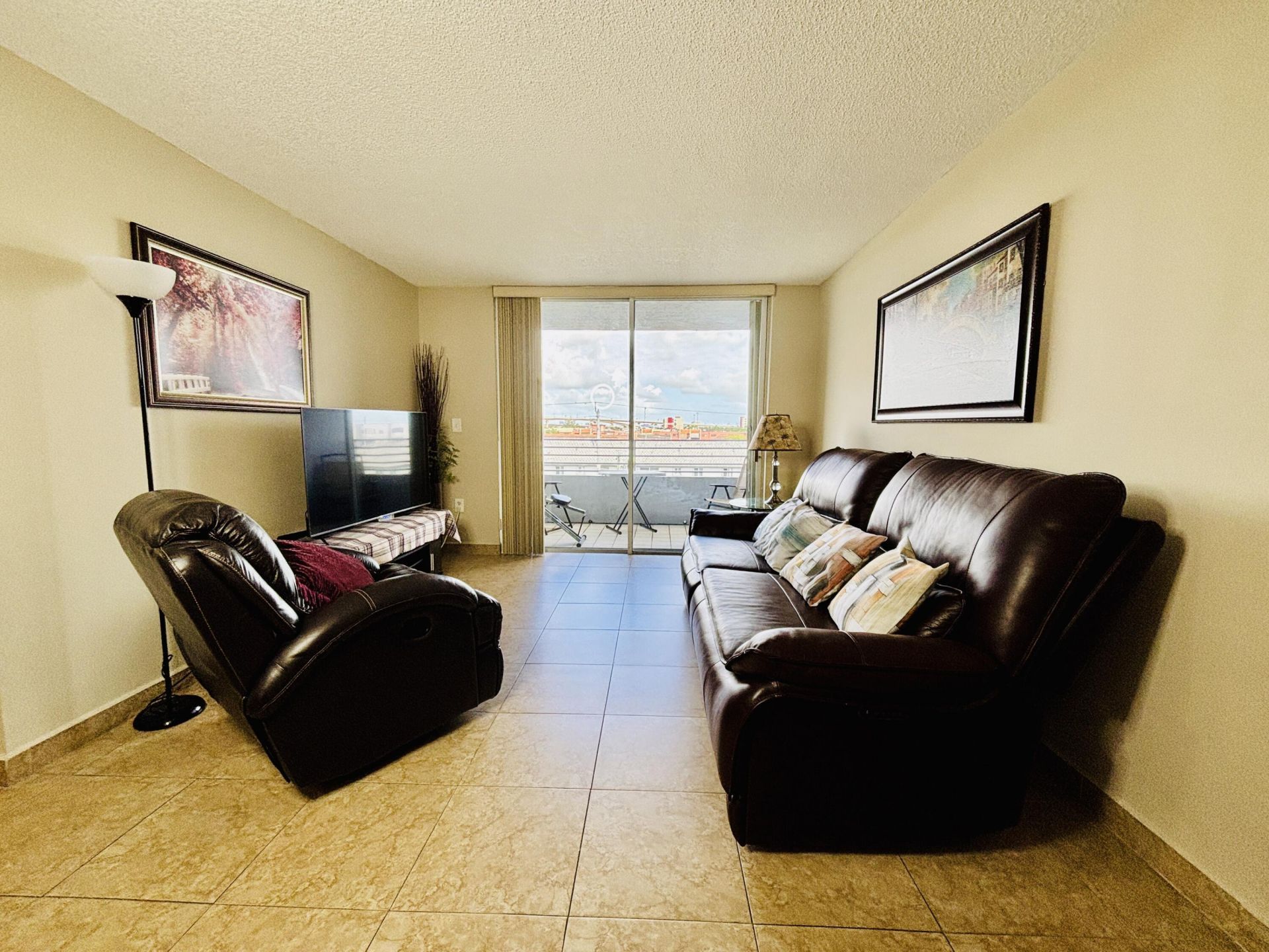 8201 NW 8th Street, Unit 1-509, Miami, FL 33126 Photo