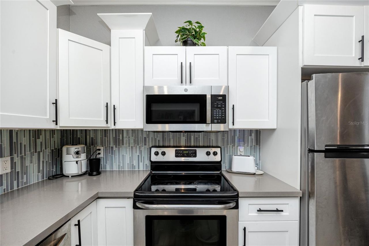 1835 16th Street S, Saint Petersburg, FL 33705 Photo