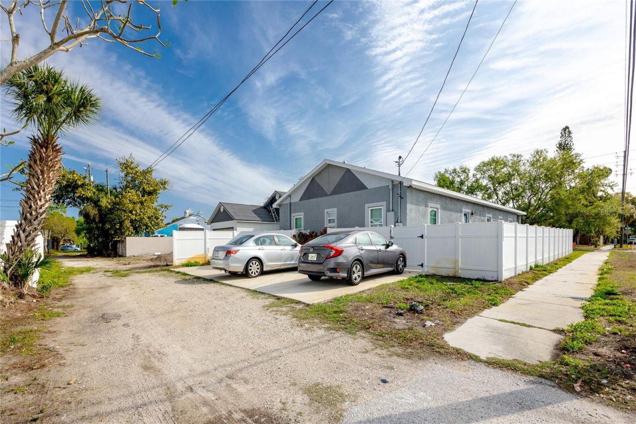 1835 16th Street S, Saint Petersburg, FL 33705 Photo