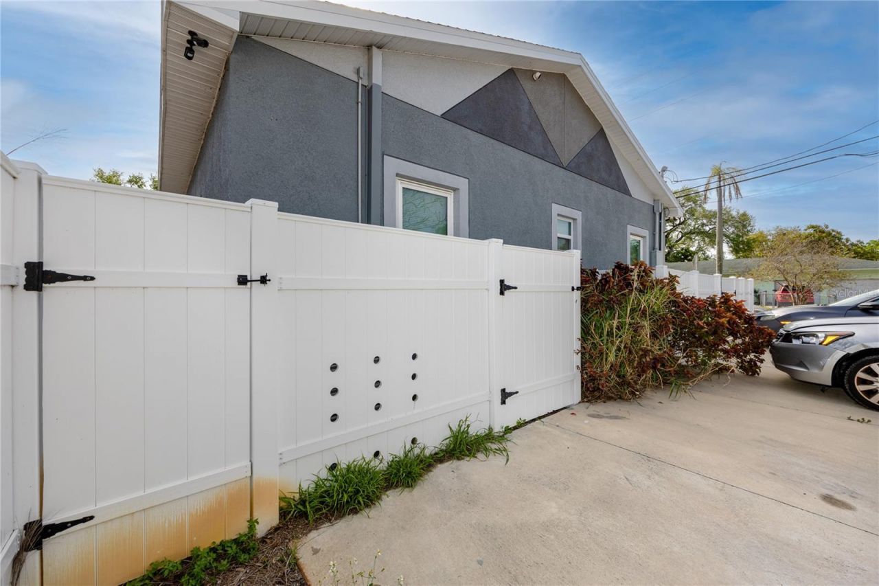 1835 16th Street S, Saint Petersburg, FL 33705 Photo