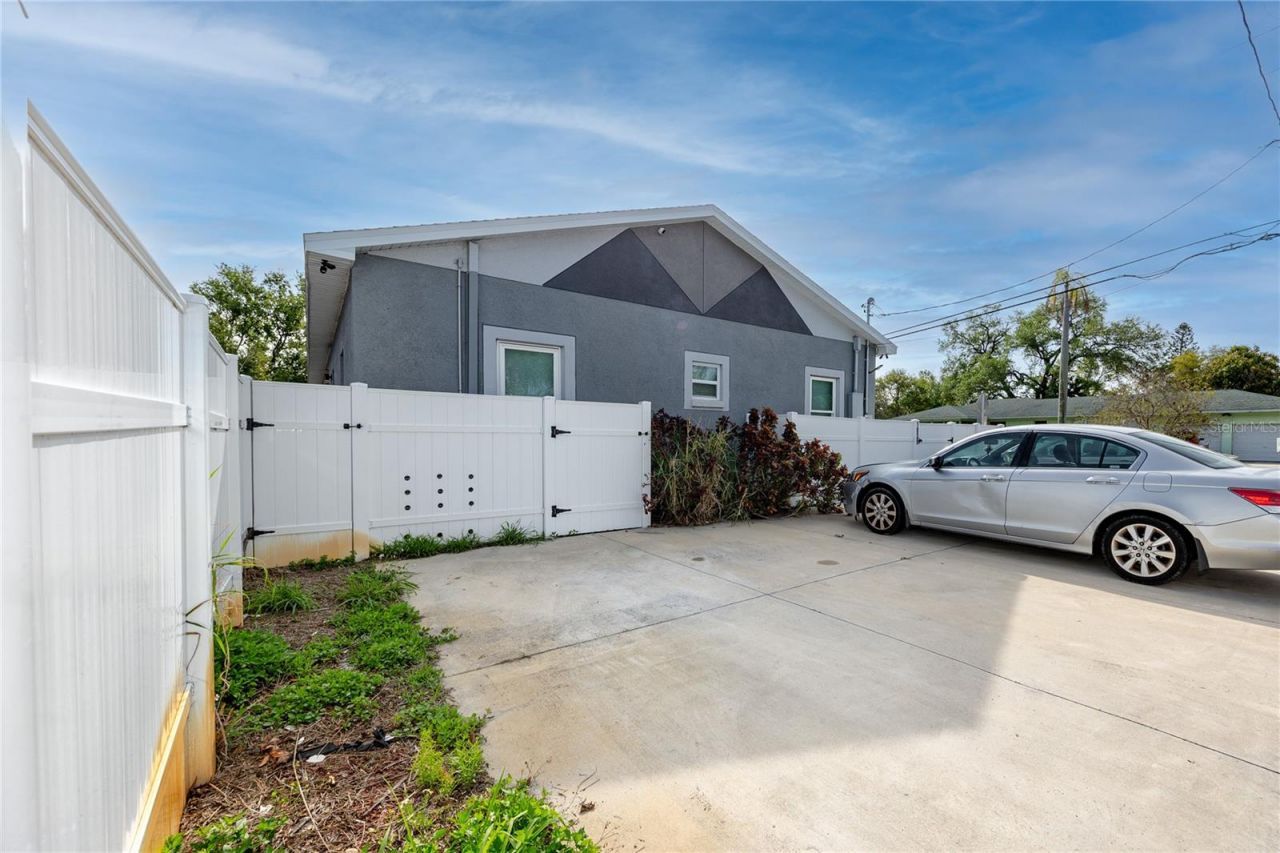 1835 16th Street S, Saint Petersburg, FL 33705 Photo