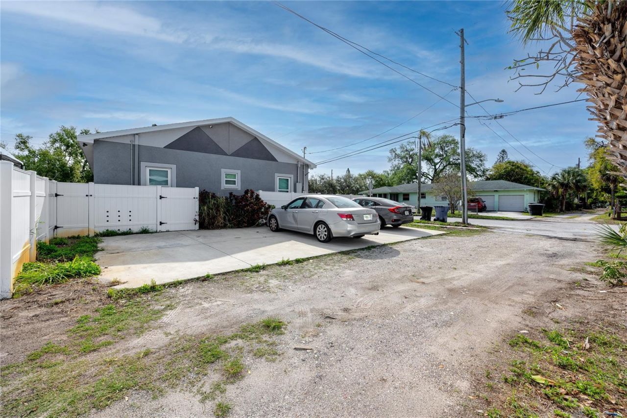 1835 16th Street S, Saint Petersburg, FL 33705 Photo