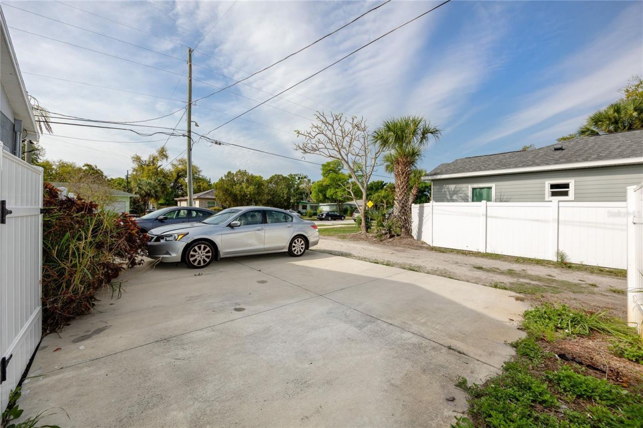 1835 16th Street S, Saint Petersburg, FL 33705 Photo