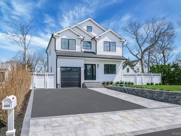 405 S Oakwood Drive, Laurel, NY 11948