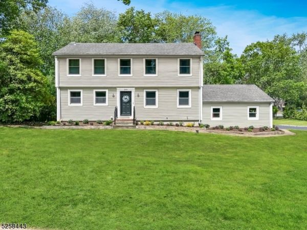 204 Deerfield Ln, Franklin Lakes, NJ 07417