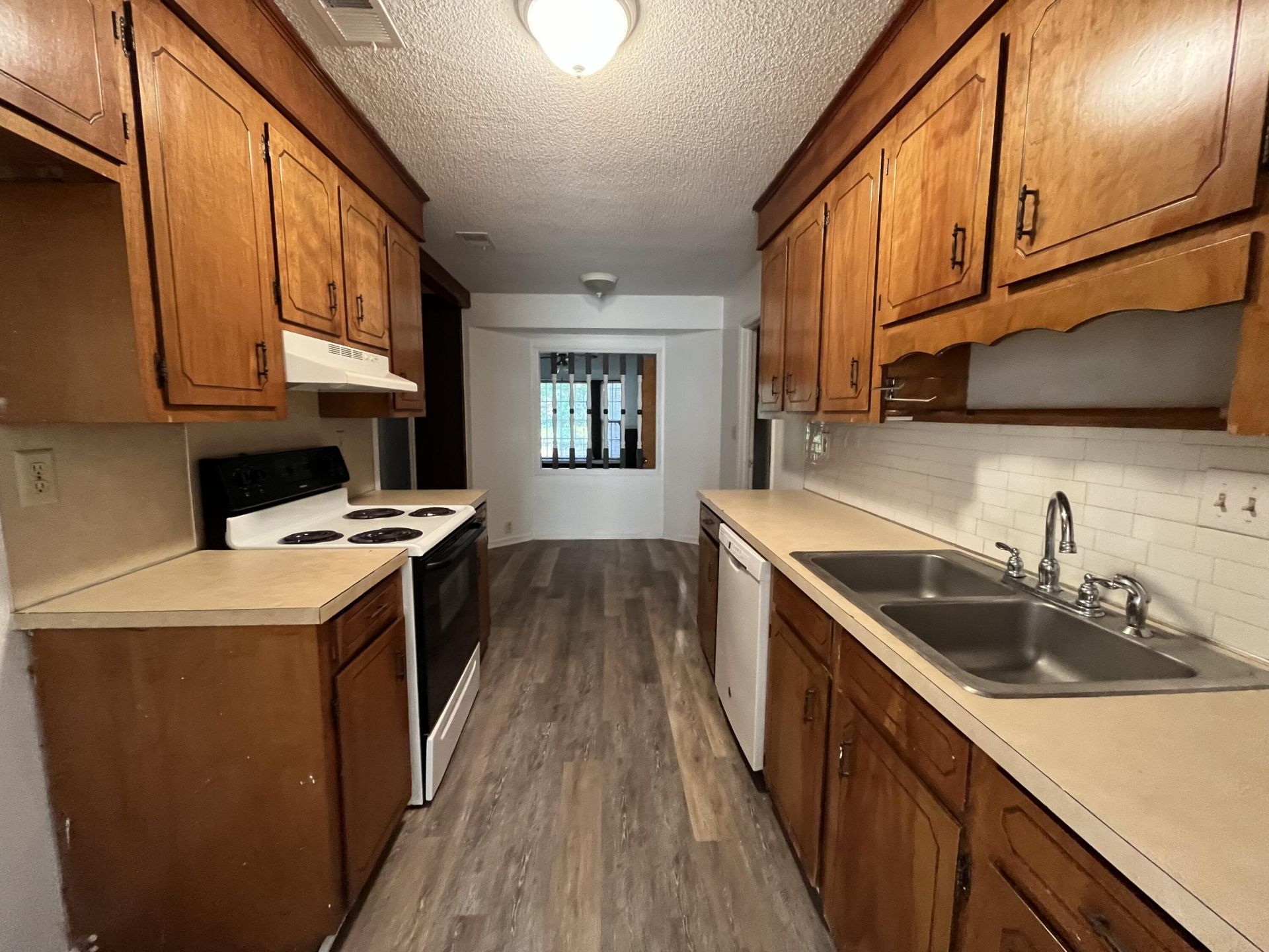 1222 Hampton Drive Photo 5