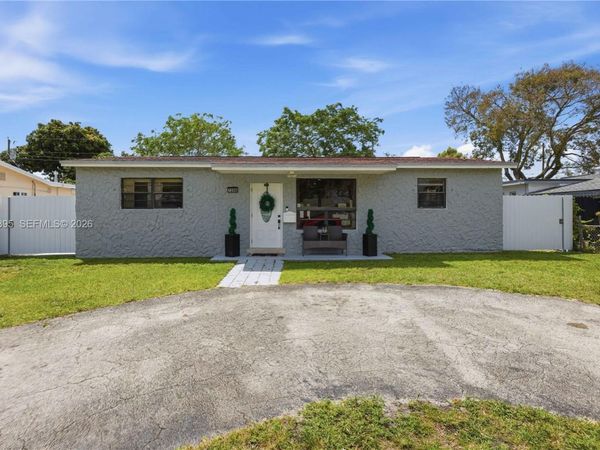 7390 Cleveland St , Hollywood, FL 33024