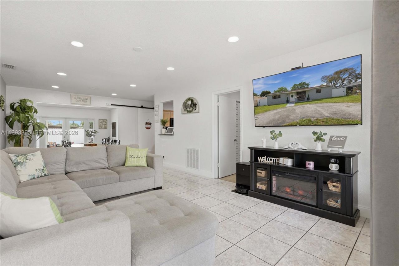 7390 Cleveland St , Hollywood, FL 33024 Photo