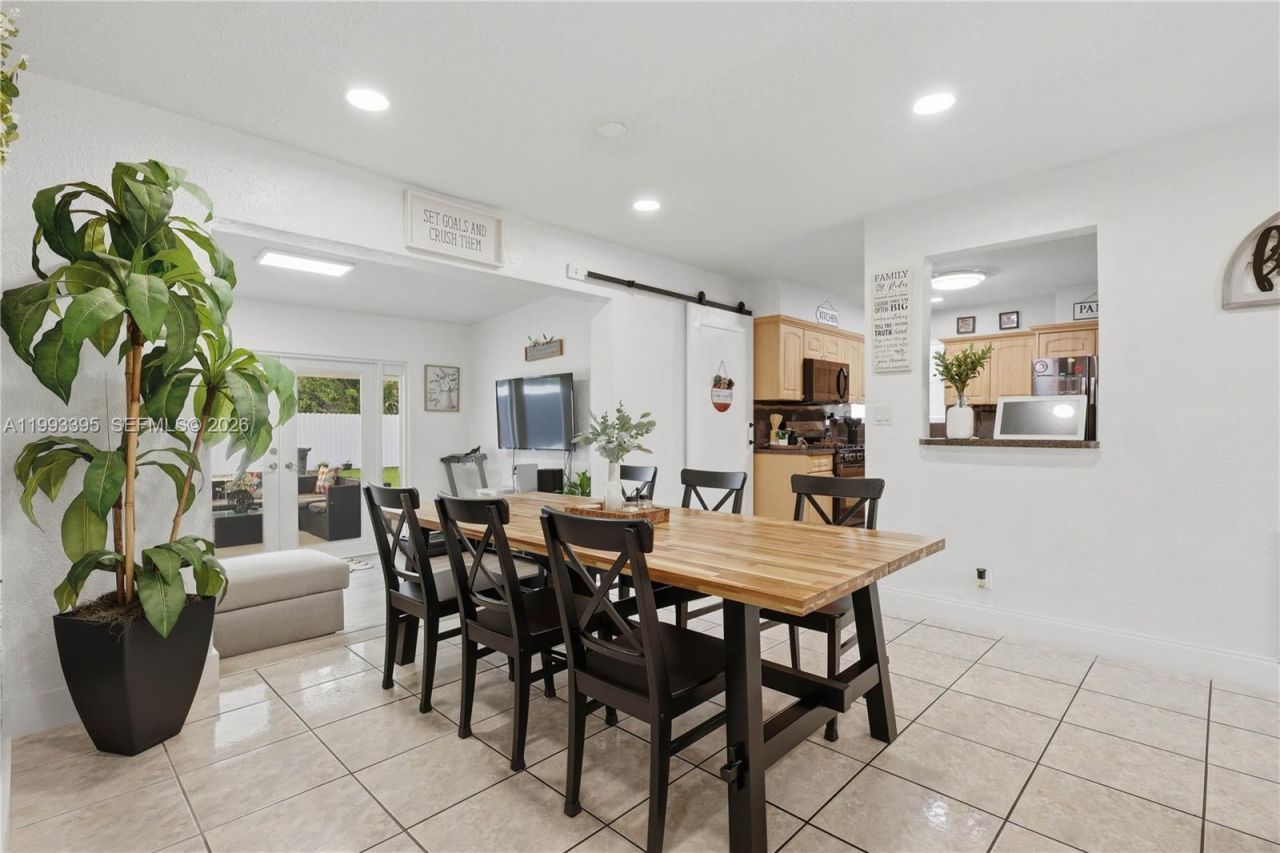 7390 Cleveland St , Hollywood, FL 33024 Photo