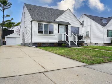 8221 Coolidge , Center Line, MI 48015
