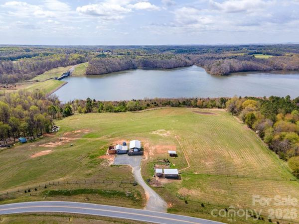 2533 Ireland Road , Yadkinville, NC 27055