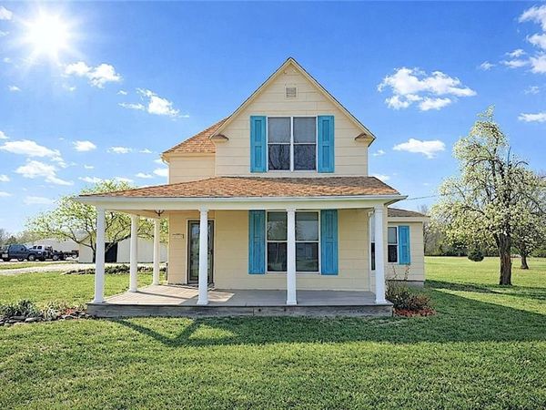 819 W 7th Avenue, Garnett, KS 66032