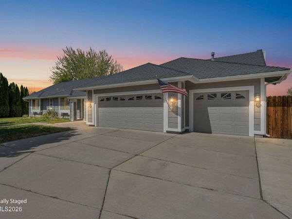25 Desert Peak Court, Sparks, NV 89441