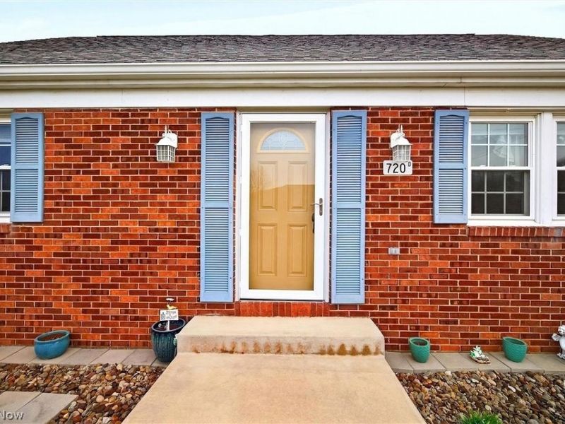 720 Springfield Road, Unit D, Columbiana, OH 44408 Photo 2