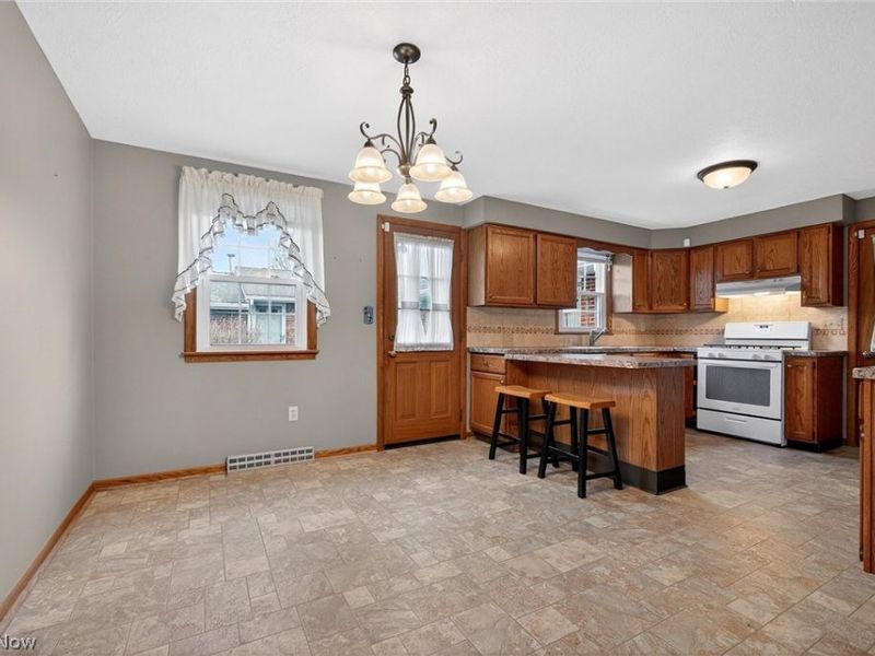 720 Springfield Road, Unit D, Columbiana, OH 44408 Photo 5