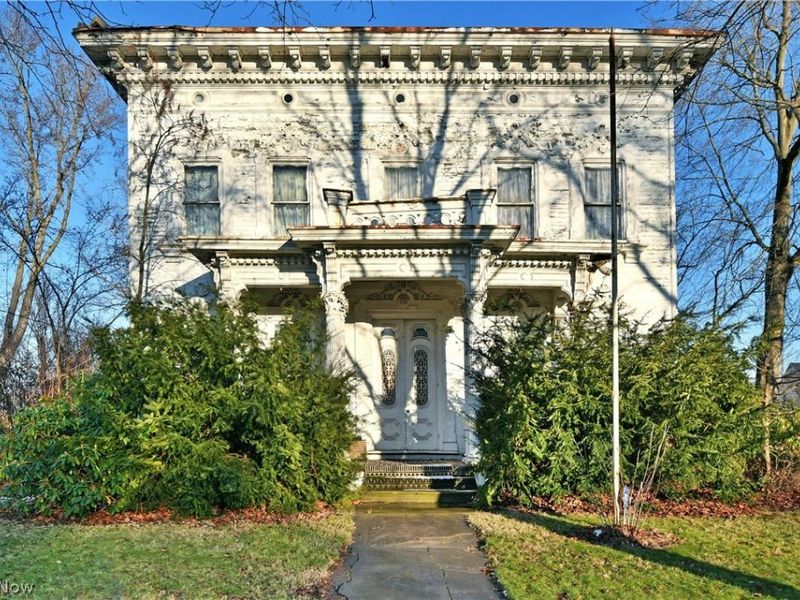 720 Mahoning Avenue NW, Warren, OH 44483 Photo 1