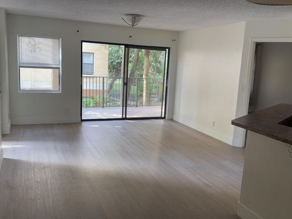 9999 Summerbreeze Drive, Unit 917, Sunrise, FL 33322