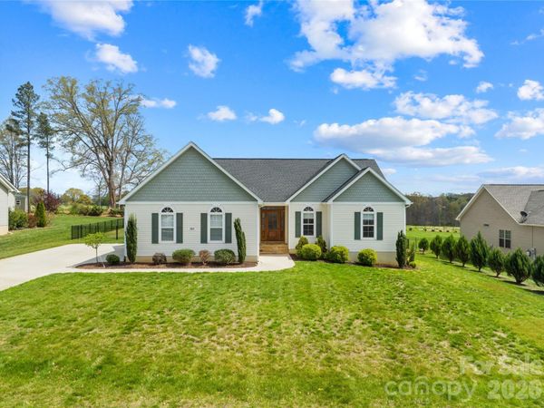 151 Castle Pines Lane , Statesville, NC 28625
