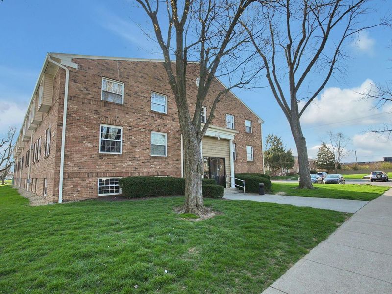 4696 Tarryton Court S, Unit 7-3F, Columbus, OH 43228 Photo 2