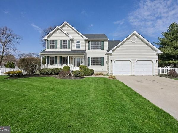 8 TOBY WELLS COURT , DELRAN, NJ 08075
