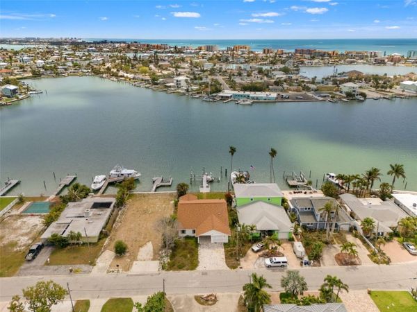 811 BAY POINT DRIVE , MADEIRA BEACH, FL 33708