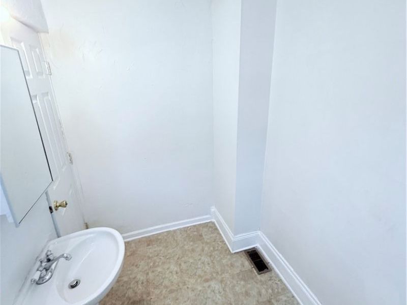 14011 Glendale Avenue , Unit UP / DOWN, Cleveland, OH 44128 Photo 12