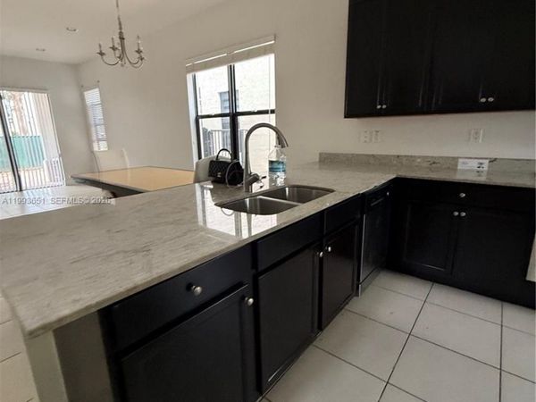 9776 W 34th Ave , Hialeah, FL 33018