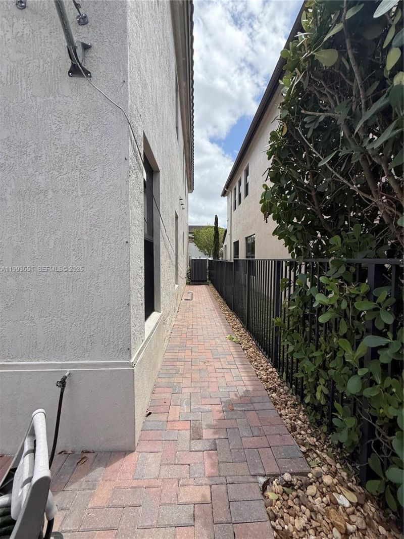 9776 W 34th Ave, Hialeah, FL 33018 Photo