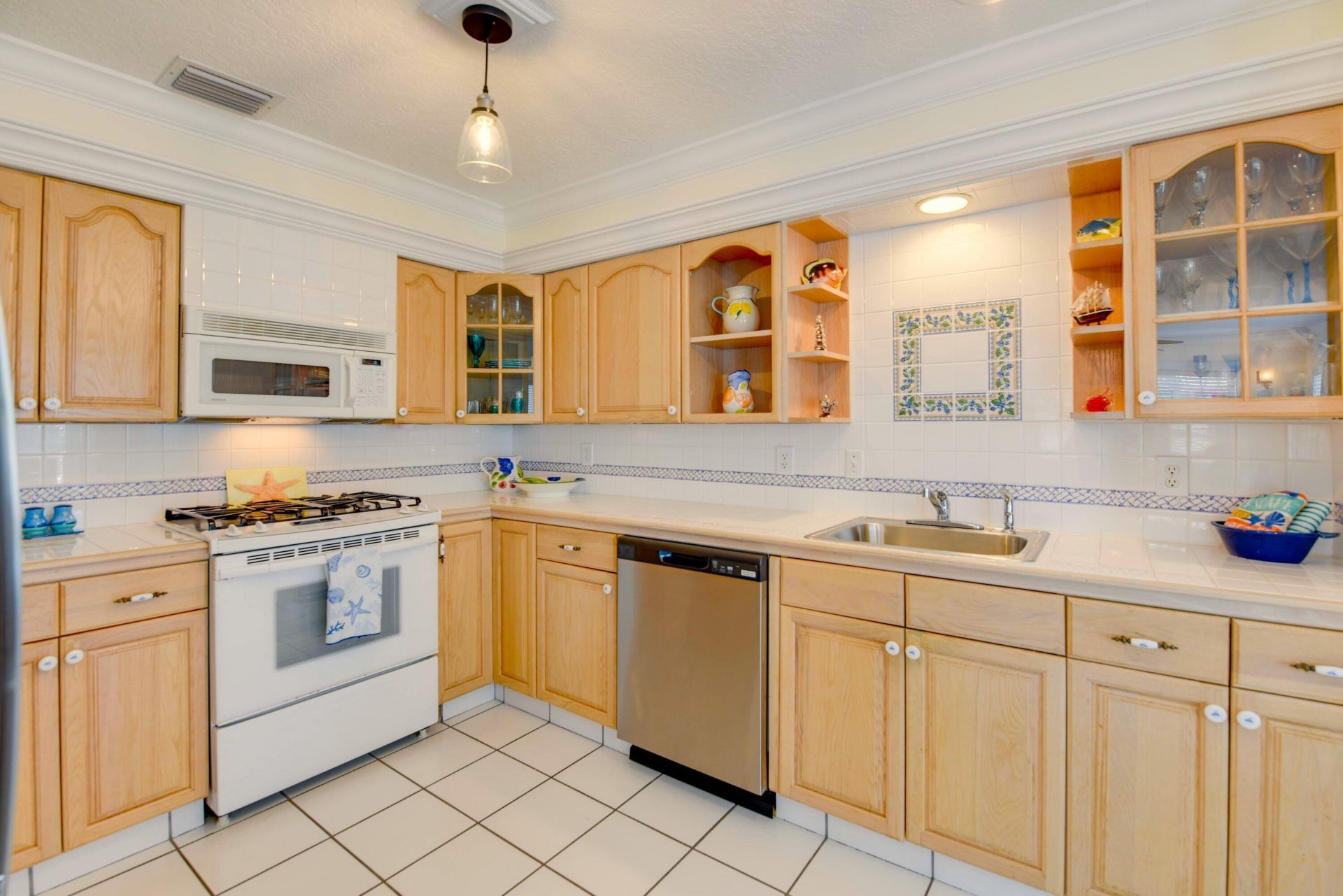 667 E Caribbean Drive, Summerland Key, FL 33042 Photo