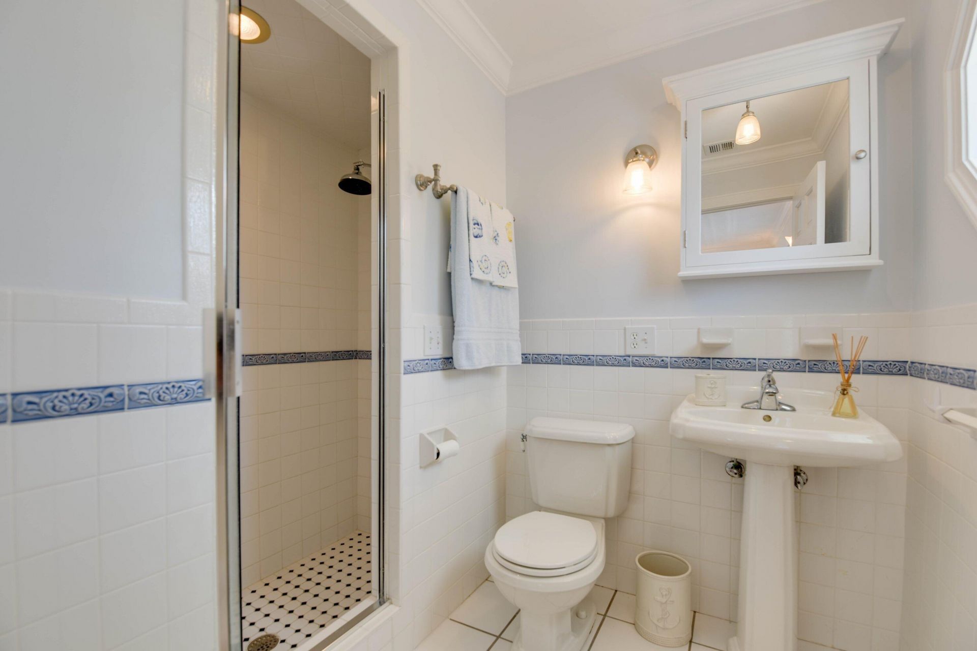 667 E Caribbean Drive, Summerland Key, FL 33042 Photo