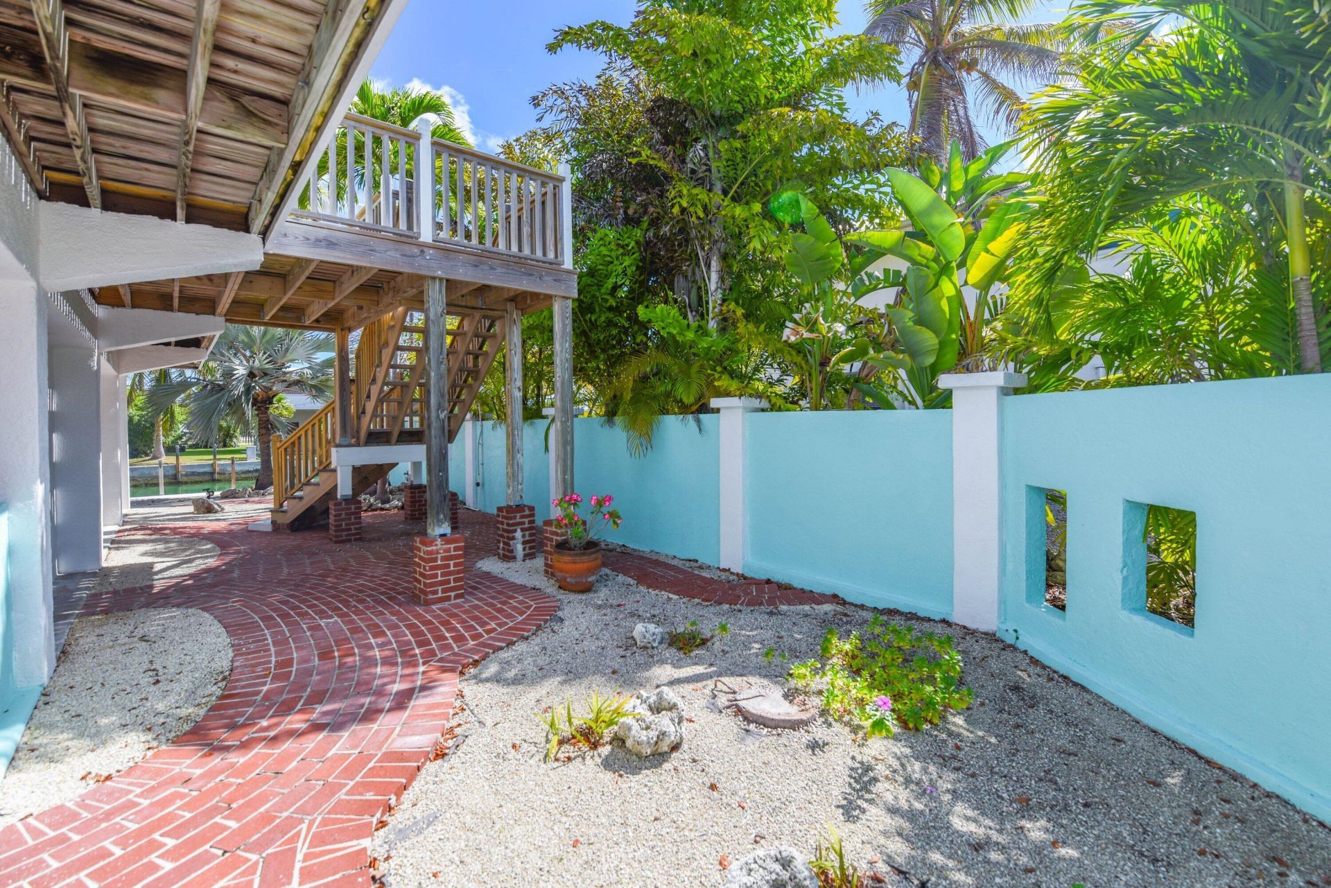 667 E Caribbean Drive, Summerland Key, FL 33042 Photo