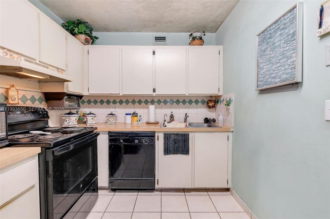 1460 W 43rd Pl , Unit 106, Hialeah, FL 33012 Photo