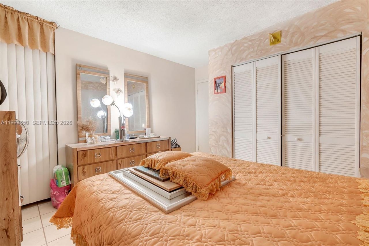 1460 W 43rd Pl , Unit 106, Hialeah, FL 33012 Photo