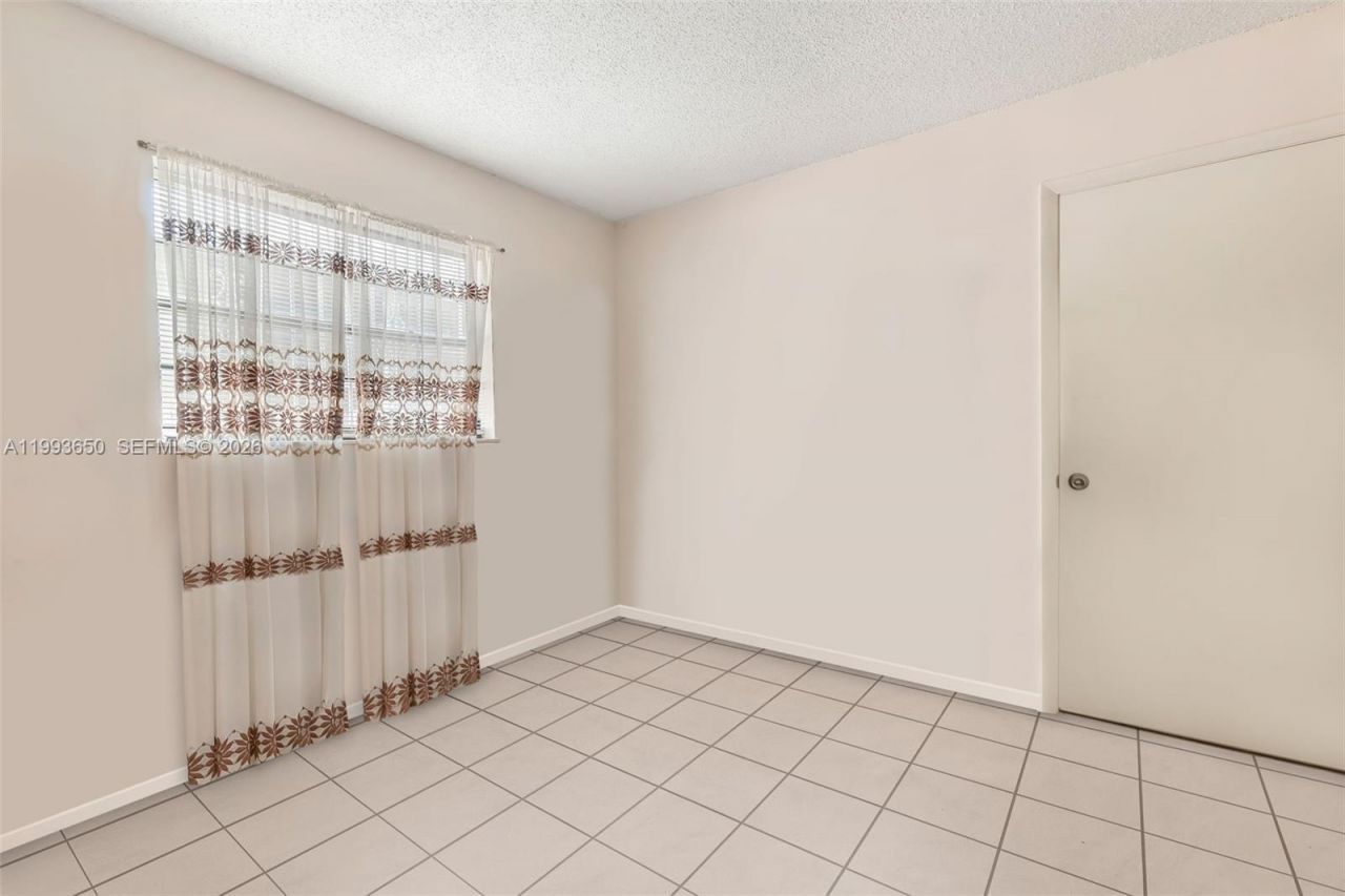 1460 W 43rd Pl , Unit 106, Hialeah, FL 33012 Photo
