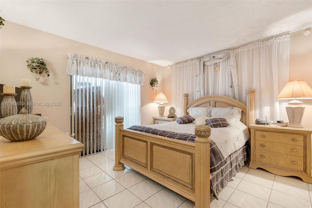 1460 W 43rd Pl , Unit 106, Hialeah, FL 33012 Photo