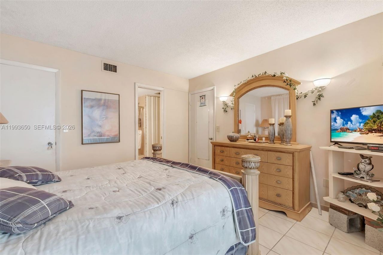 1460 W 43rd Pl , Unit 106, Hialeah, FL 33012 Photo