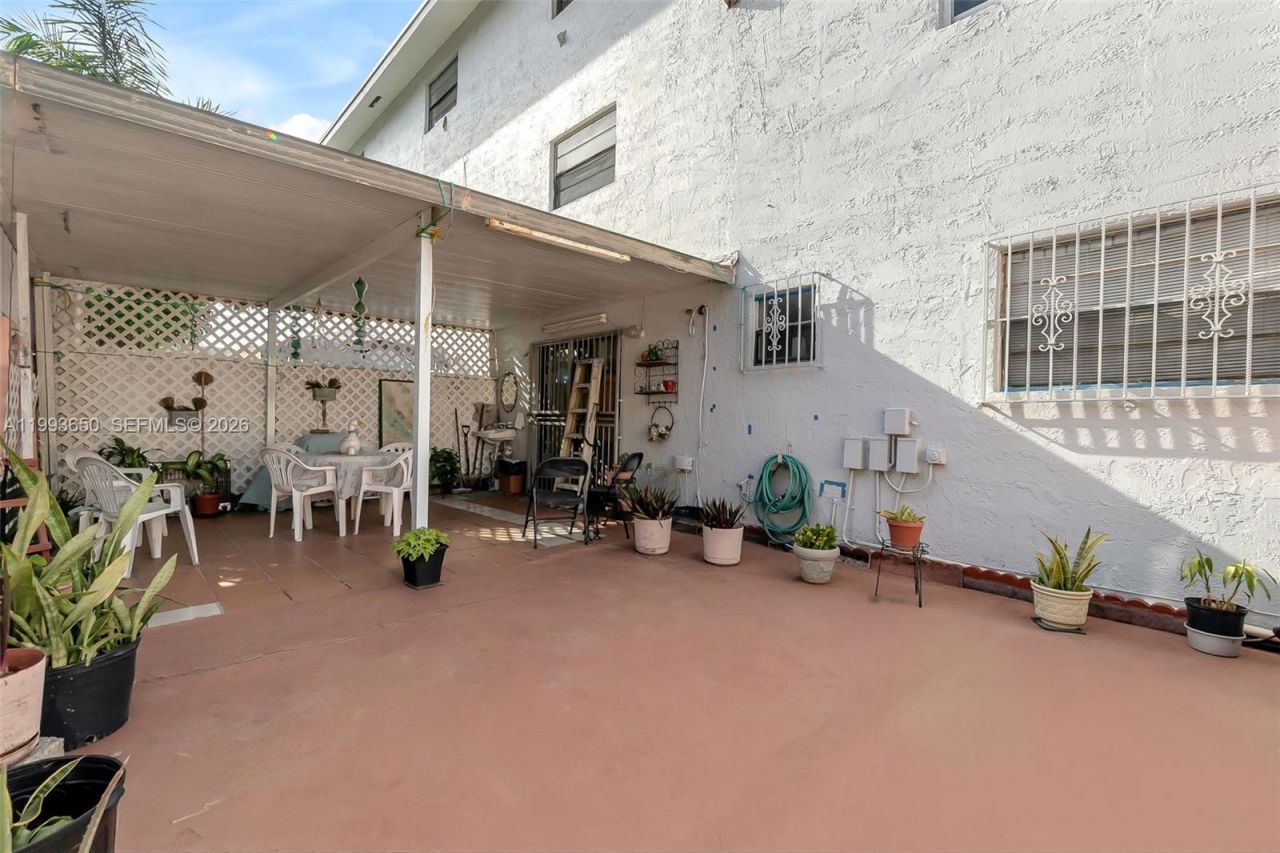 1460 W 43rd Pl , Unit 106, Hialeah, FL 33012 Photo