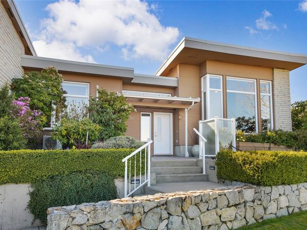 5392 Sayward Hill Cres , Saanich, BC V8Y 3H8