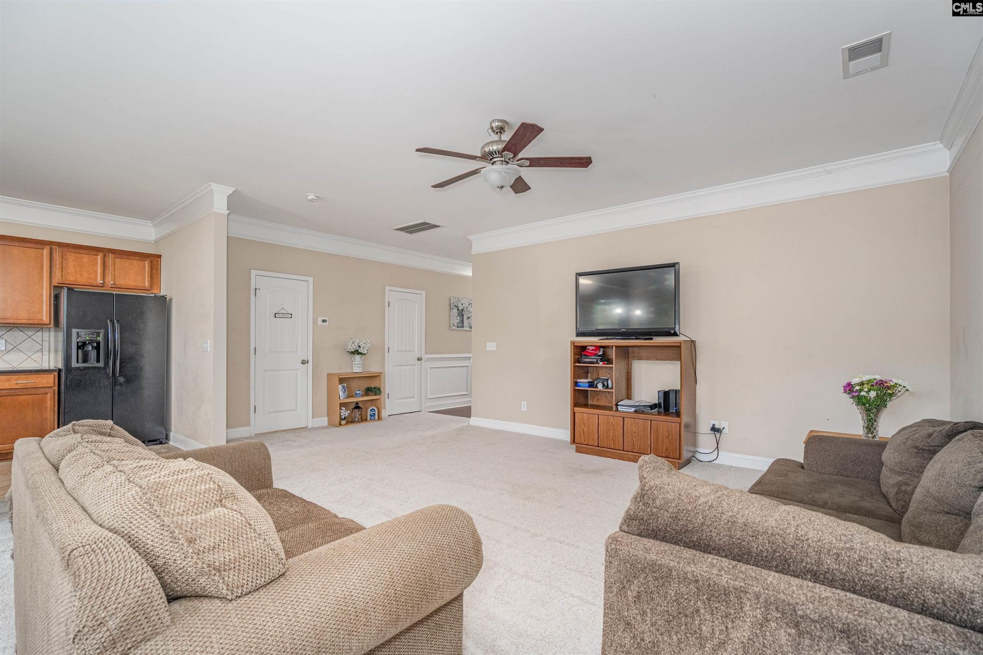 142 Whitton Court  Photo 6