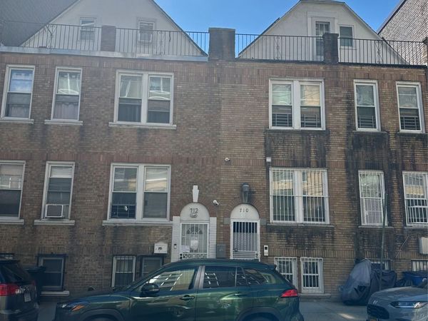 712 E 211th Street , Bronx, NY 10467