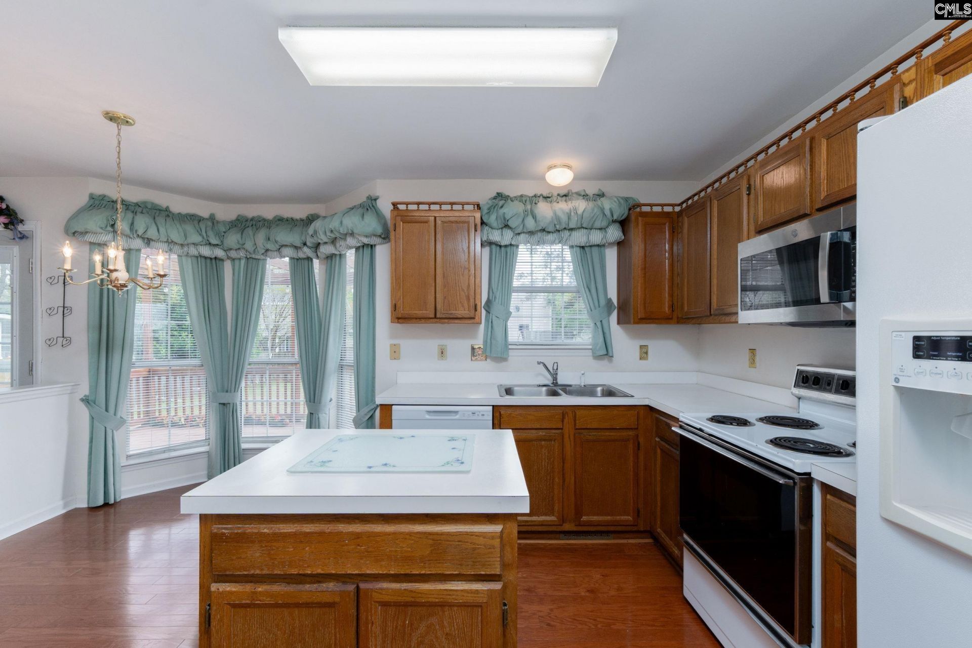 38 Dovecreek Drive  Photo 7