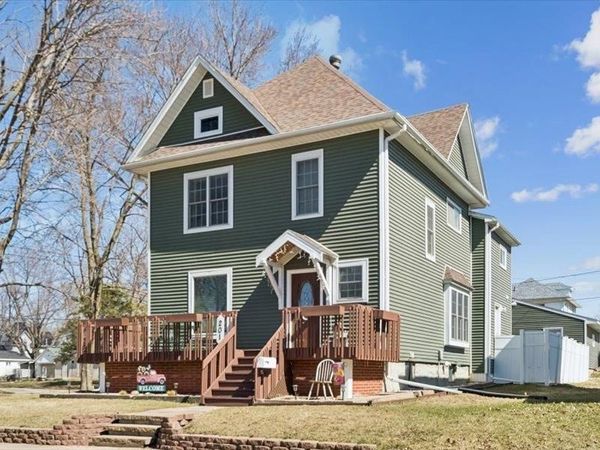 201 3rd Ave SE , Oelwein, IA 50662