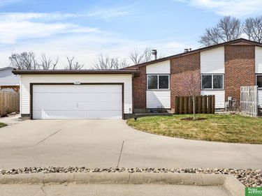 2105 Sandstone Road, Lincoln, NE 68512