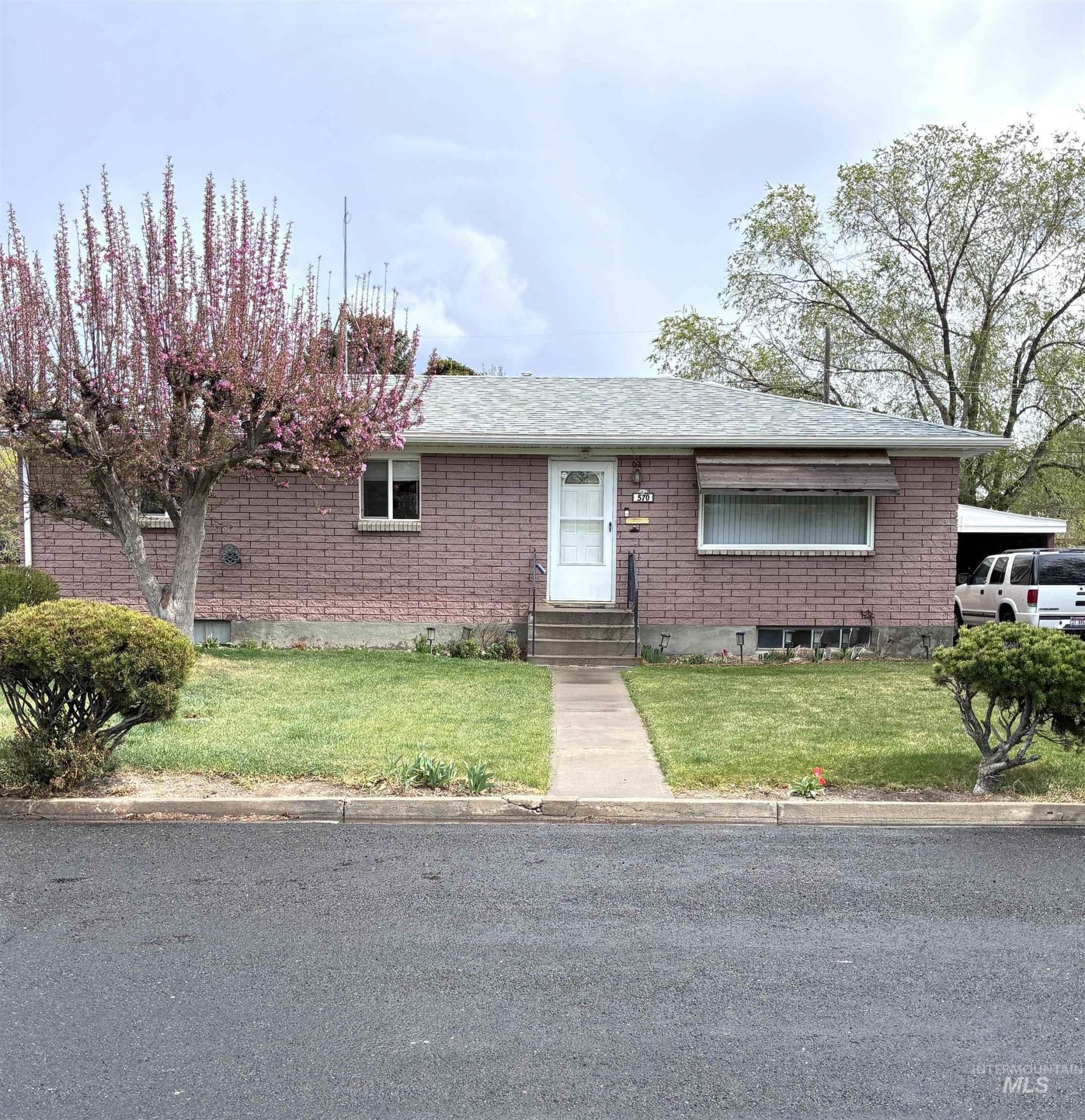 570 Madison St, Twin Falls, ID 83301 Main Photo